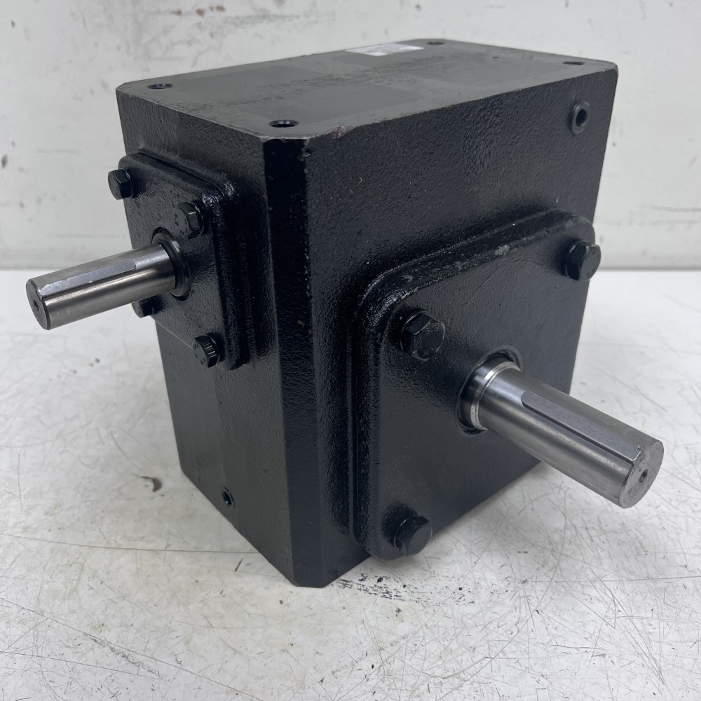 601 Right Angle Cast Iron Worm Gear Reducer 2.03 HP Right Output